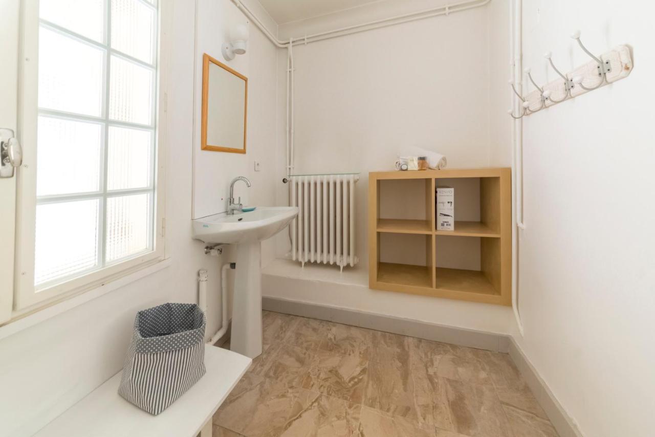 Appartement De Charme - Vue Sur Remparts - Wifi Gratuit - Parking Payant A Proximite Avignon Eksteriør bilde