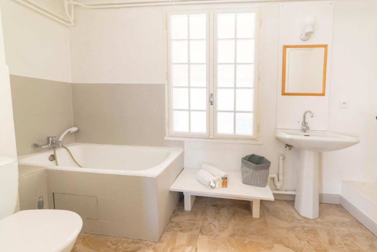 Appartement De Charme - Vue Sur Remparts - Wifi Gratuit - Parking Payant A Proximite Avignon Eksteriør bilde